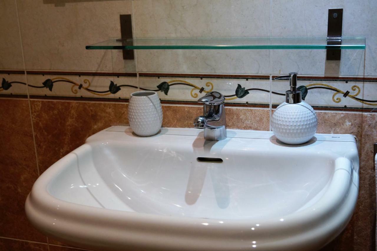 Apartamento Plaza Alfonso XII Málaga Eksteriør billede